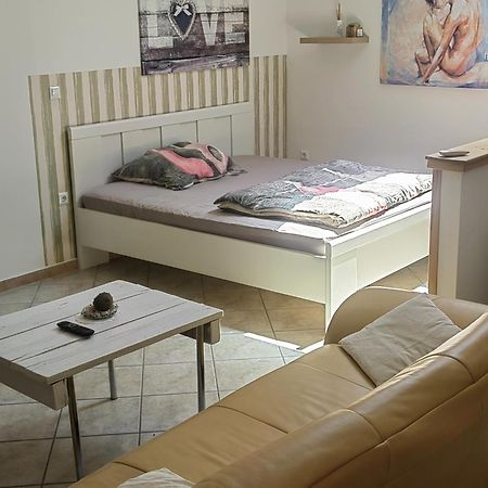 Wow Sleeping Acomodação com café da manhã Miklavž na Dravskem Polju Exterior foto
